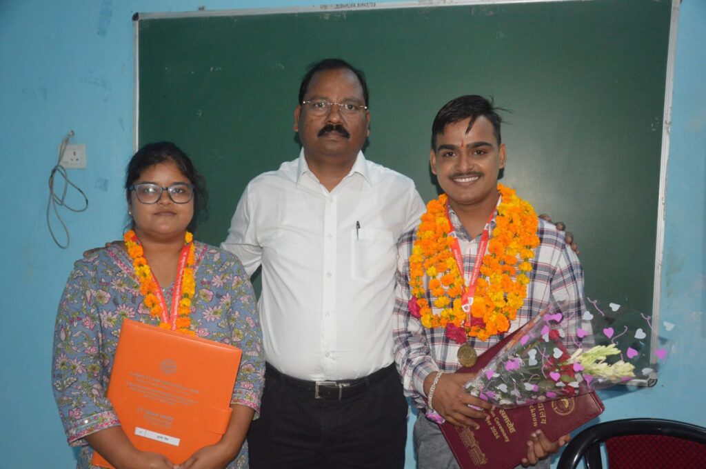 विश्वविद्यालय स्तर पर मेडल पाये छात्रों से अल्हादित एनएसपीएस परिवार