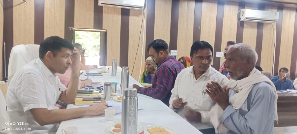 अधिकारियों की उदासीनता! एक ही मामले को लेकर फरियादी काट रहा समाधान दिवसों के चक्कर