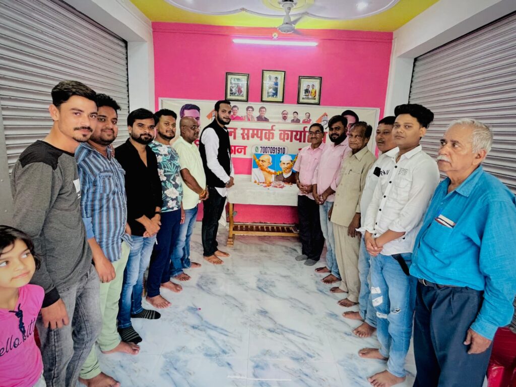 आमीन पठान ने धूम-धाम से मनाया महात्मा गांधी व लाल बहादुर शास्त्री जी की जयंती