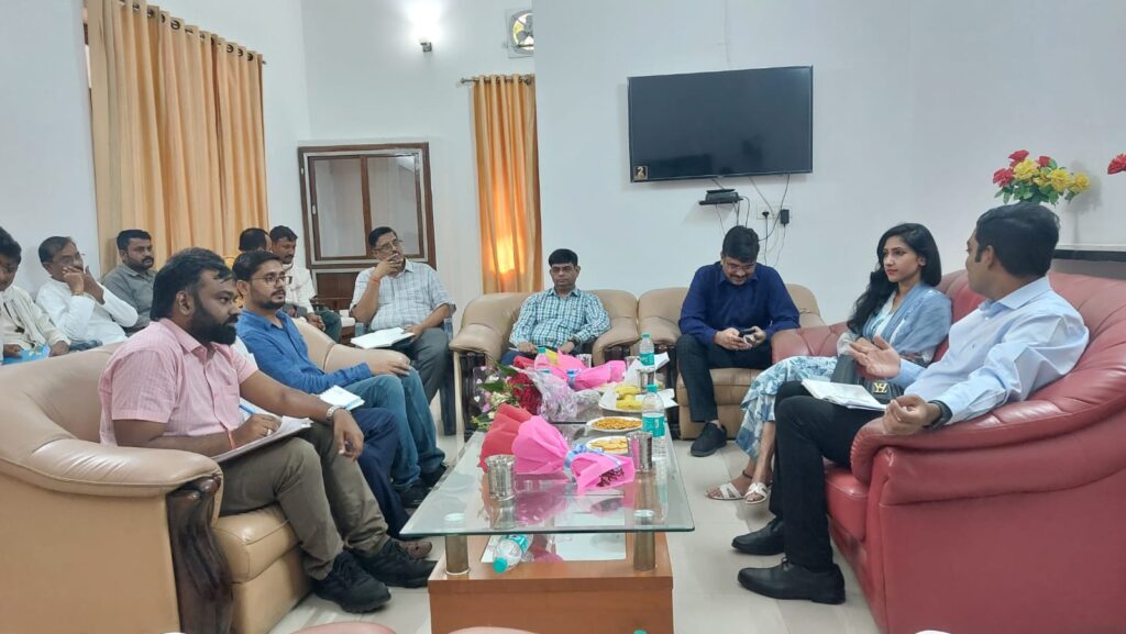 सदर विधायक ने सिंचाई, जल निगम और विद्युत विभाग के अधिकारियों के साथ की बैठक