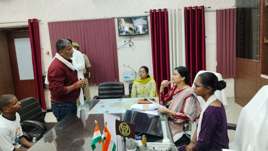 मिशन शक्ति अभियान के तहत नामित जिलाधिकारी विशालाक्षी ने सुनी लोगों की समस्या