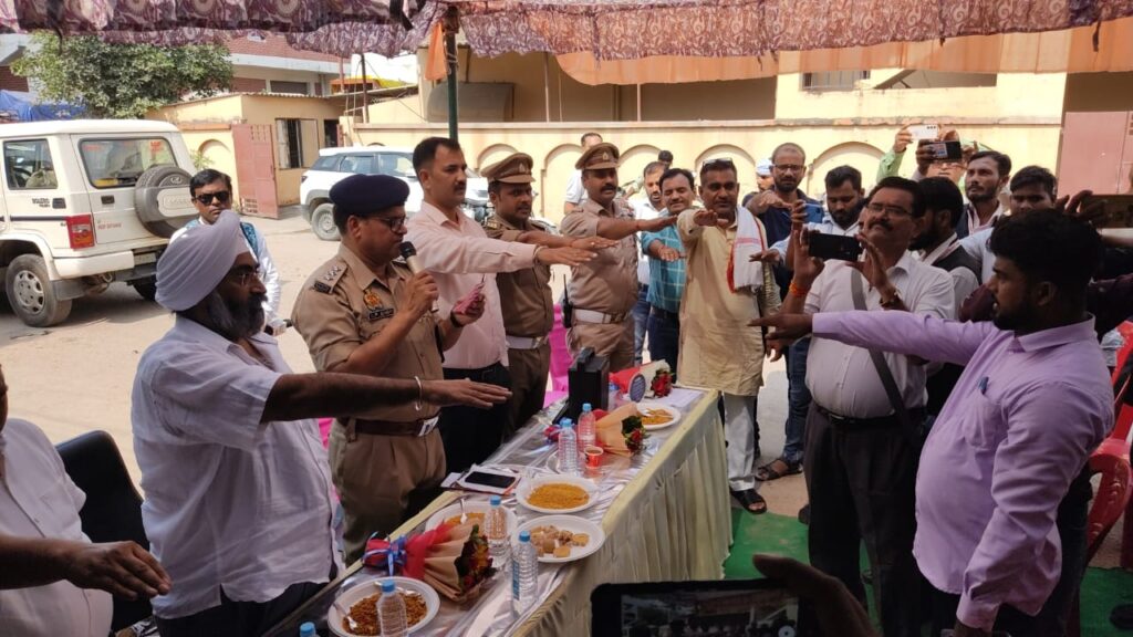 यातायात एसीपी दक्षिणी इंद्रपाल सिंह ने वाहन चालकों को किया जागरूक