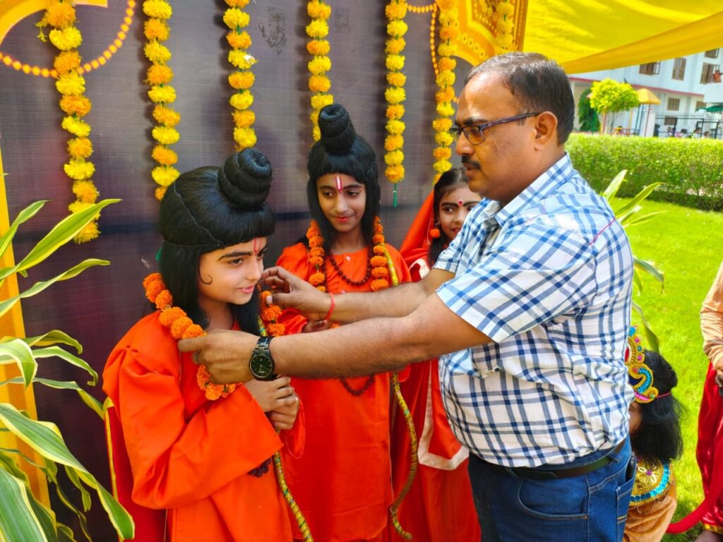 न्यू स्टैंडर्ड पब्लिक स्कूल सलेथू में हर्षोल्लास के साथ मनाया गया नवरात्रि व दशहरा पर्व