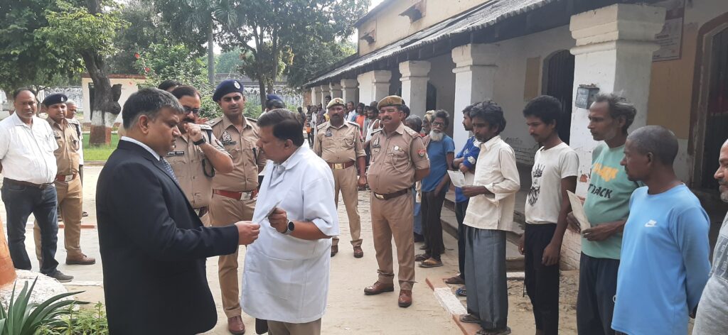 जिला कारागार: बन्दियों के विधिक अधिकार विषय पर आयोजित हुआ जागरुकता शिविर