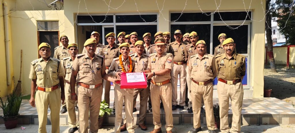 कोतवाली प्रभारी ने प्रशस्ति पत्र देकर होमगार्ड को किया सम्मानित