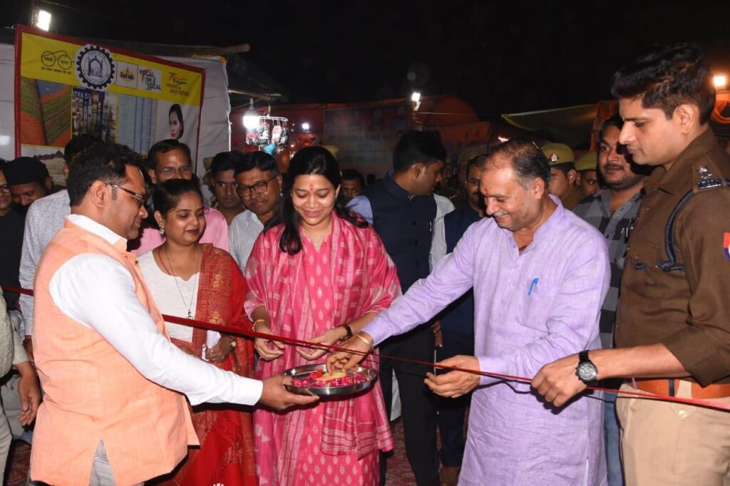 Raebareli: डलमऊ में सात दिवसीय प्रदर्शनी का शुभारंभ