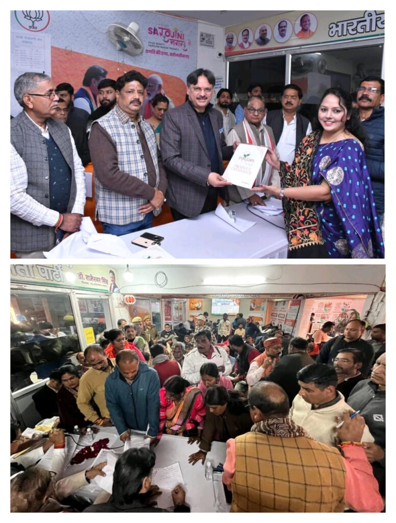 जन संवाद: डॉ. राजेश्वर सिंह ने सुनीं जनसमस्याएं, मेधावियों को टैब देकर किया सम्मानित