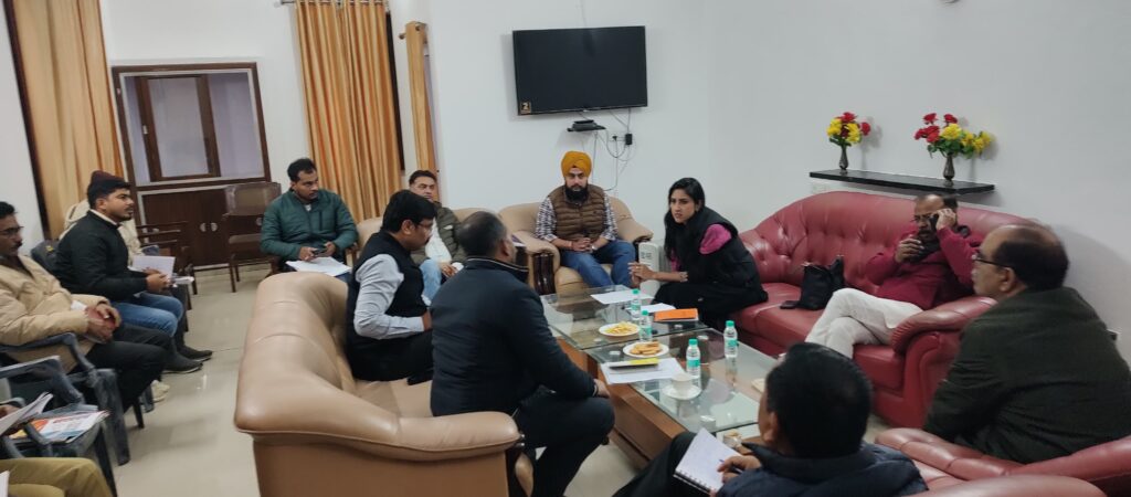 सदर विधायक अदिति सिंह ने की शहर में चल रहे विकास कार्यों की समीक्षा