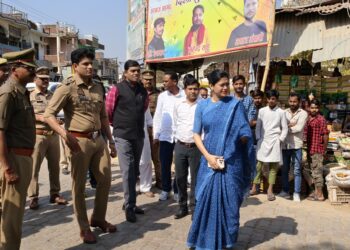 त्यौहार/पर्व आपसी सद्भाव, अमन चैन के साथ मनाया जाए: डीएम