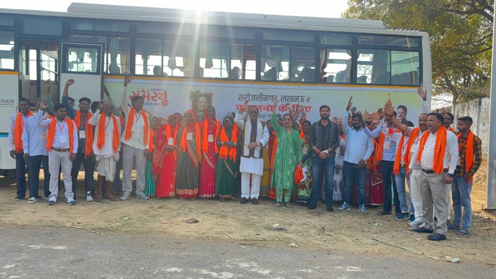 आस्था की डुबकी : विधायक डॉ. राजेश्वर सिंह की फ्री बस सेवा से अयोध्या पहुंचे श्रद्धालु, लगाईं सरयू में डुबकी, किया राम मंदिर के दर्शन