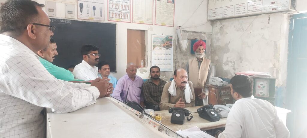 उत्तर प्रदेश जनहित व्यापार मंडल ने हरौनी रेलवे स्टेशन निर्माणधीन पुल का किया निरीक्षण