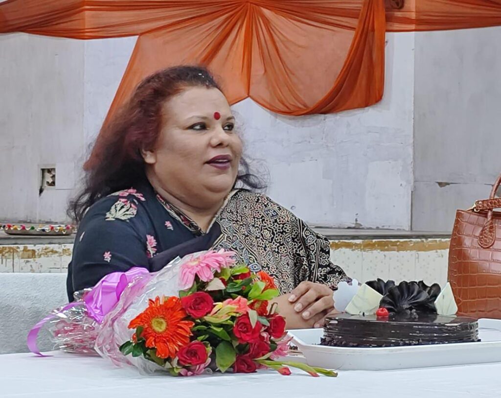 श्रीमती संध्या एल पांडेय जी (ए.आर.ओ. यू पी जोन डी) का तिलक, मंत्रोच्चारण एवं पुष्प गुच्छ से हुआ भव्य स्वागत