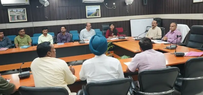 JAMSHEDPUR : उपायुक्त ने राजनीतिक दलों के प्रतिनिधियों के साथ की बैठक, बीएलए नियुक्ति को लेकर हुई विस्तृत चर्चा