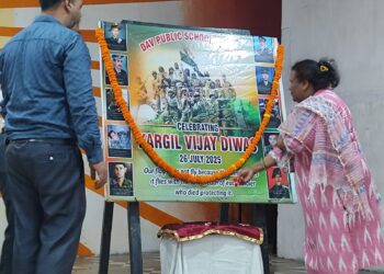 जो शहीद हुए सरहद पर हिंदुस्तान के लिए, एक बार सलामी दे दो, उन जवान के लिए