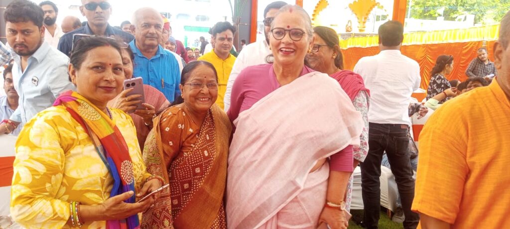 सरोजनी नगर में कल्याण मंडप निर्माण की मांग, पार्षद गीता देवी गुप्ता ने महापौर को सौंपा ज्ञापन