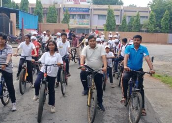 साइकिल रेस प्रतियोगिता के माध्यम से छात्रों ने दिया संदेश