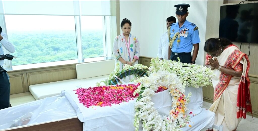 JHARKHAND : राष्ट्रपति ने सर गंगाराम अस्पताल पहुंचकर दिशोम गुरु शिबू सोरेन को दी श्रद्धांजलि