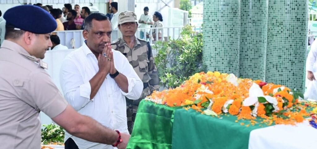 RANCHI : पूर्व मंत्री बन्ना गुप्ता ने दी गुरूजी को अंतिम विदाई