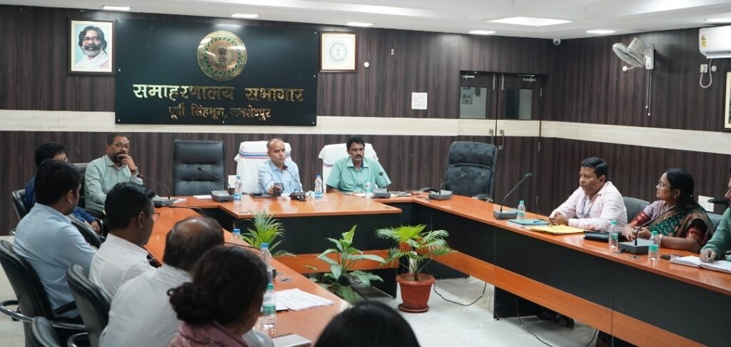 JAMSHEDPUR : उपायुक्त की अध्यक्षता में हुई सीएसआर संबंधी बैठक, दिए आवश्यक दिशा-निर्देश