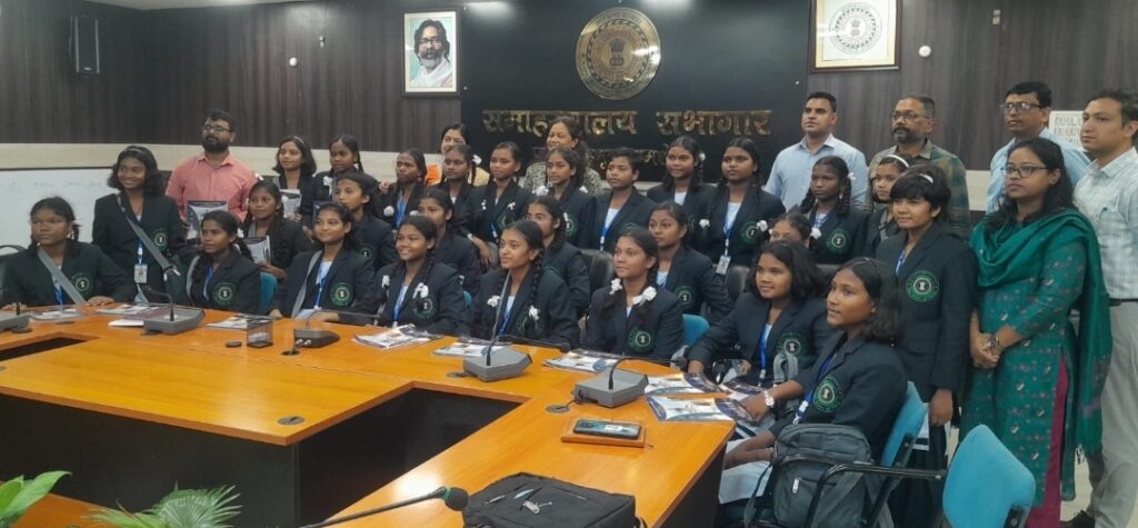 JAMSHEDPUR : तीन दिवसीय शैक्षणिक भ्रमण कर लौटीं छात्राओं ने साझा किए प्रेरणादायी अनुभव