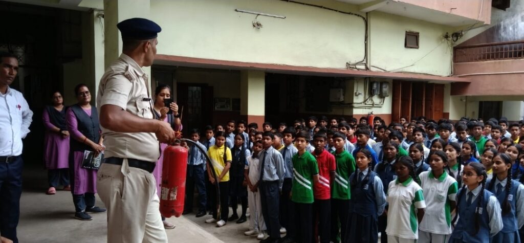 JAMSHEDPUR : विद्यालयों में अग्नि सुरक्षा हेतु मॉक ड्रिल का आयोजन