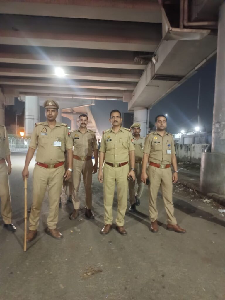 लखनऊ: सरोजनीनगर थाना प्रभारी राजदेव राम प्रजापति के नेतृत्व में चला अवैध अतिक्रमण अभियान