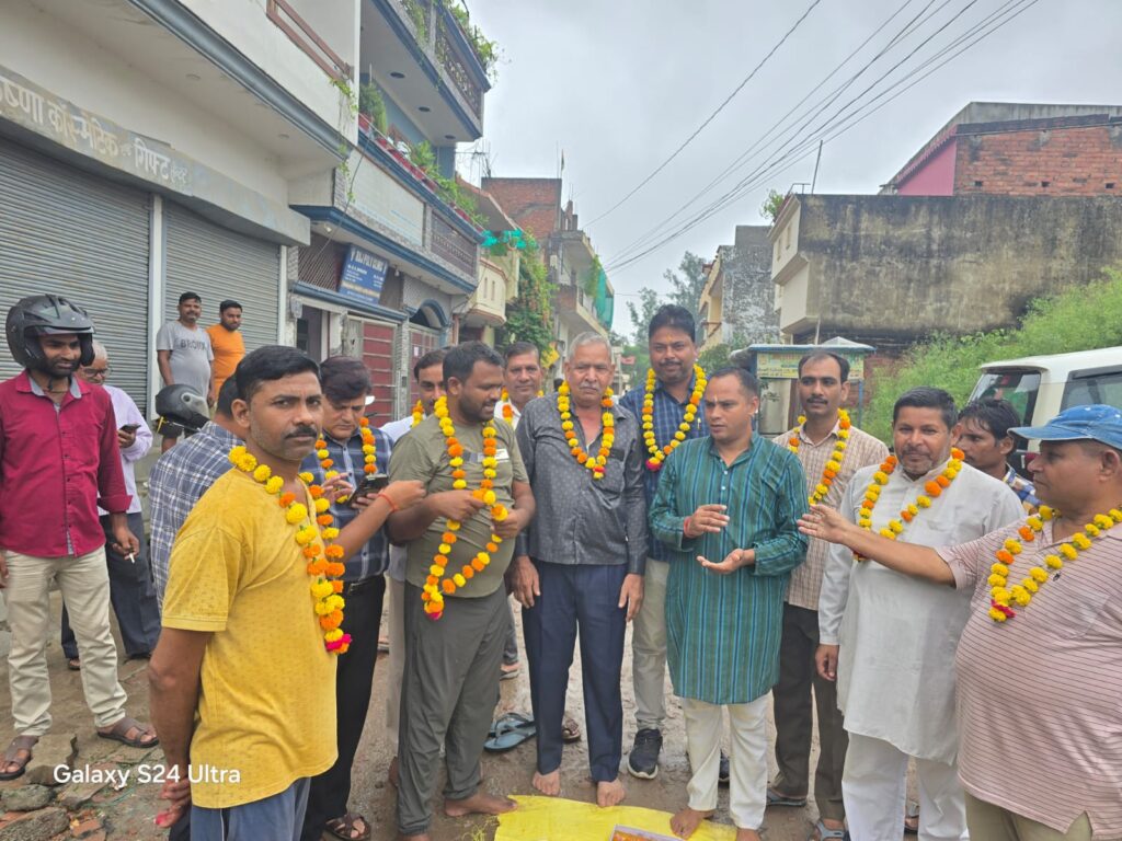 लखनऊ: पार्षद रामनरेश रावत ने किया सड़क व नाली निर्माण का शिलान्यास, 8 लाख की लागत से होगा कार्य
