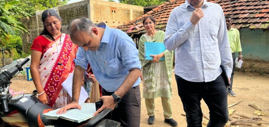 JAMSHEDPUR : उपायुक्त ने मुसाबनी प्रखंड में मॉडल आंगनबाड़ी केन्द्र, स्वास्थ्य केन्द्र, लैंपस आदि का किया निरीक्षण, प्रखंड मुख्यालय में बैठक कर आकांक्षी प्रखंड इंडिकेटर की समीक्षा कर दिए आवश्यक दिशा-निर्देश