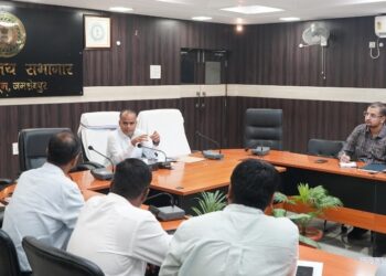 JAMSHEDPUR : उपायुक्त की अध्यक्षता में हुई सीएसआर संबंधी समीक्षा बैठक