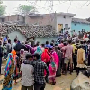 भतीजे ने बीच सड़क पर चाची को कुल्हाड़ी से काटा, आरोपी फरार                    