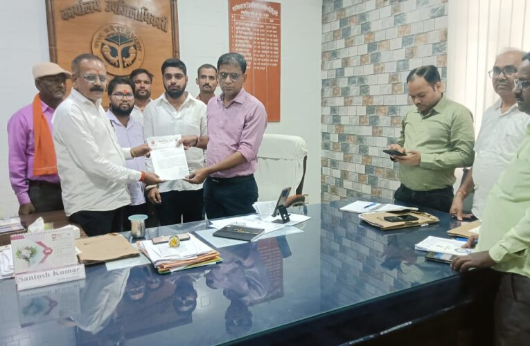 शिवसेना उद्धव गुट ने मुख्यमंत्री को सम्बोधित ज्ञापन एसडीएम रुदौली को सौंपा