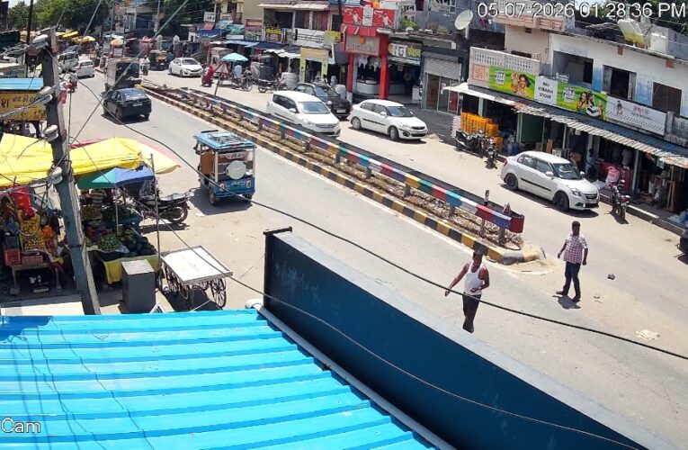 फ्रिज लेकर निकला ई-रिक्शा चालक रास्ते से लापता, सीसीटीवी…