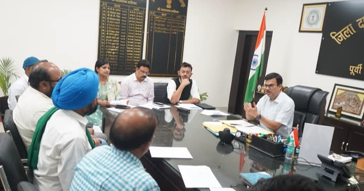 JAMSHEDPUR : SIR-2026 : उपायुक्त राजीव रंजन ने राजनीतिक दलों के प्रतिनिधियों संग की समीक्षा बैठक