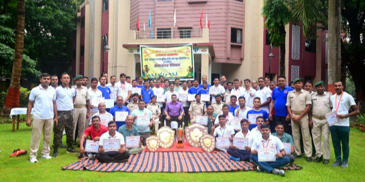 JAMSHEDPUR : 22वीं झारखंड सशस्त्र पुलिस क्षेत्रीय खेल-कूद प्रतियोगिता में JAP-06 जमशेदपुर बना ओवरऑल चैंपियन, खिलाड़ियों का हुआ सम्मान