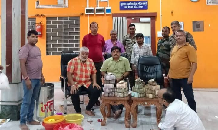 DEOGHAR : बाबा बैद्यनाथ मंदिर के 18 दानपात्र खोले गए, 17.67 लाख रुपये से अधिक की दानराशि प्राप्त