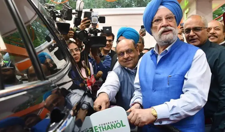 ई-20 पेट्रोल पर ऑटो उद्योग की प्रेस कॉन्फ़्रेंस: टोयोटा अधिकारी के दो बयानों से उठा सवाल, सरकार ने इंजन नुकसान के दावों को बताया मिथक