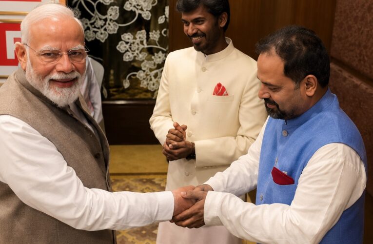 पीएम मोदी की ‘पंचायत’ के अभिनेताओं के साथ अनौपचारिक बातचीत, पूछा- “सुन रहा है ना बिनोद…