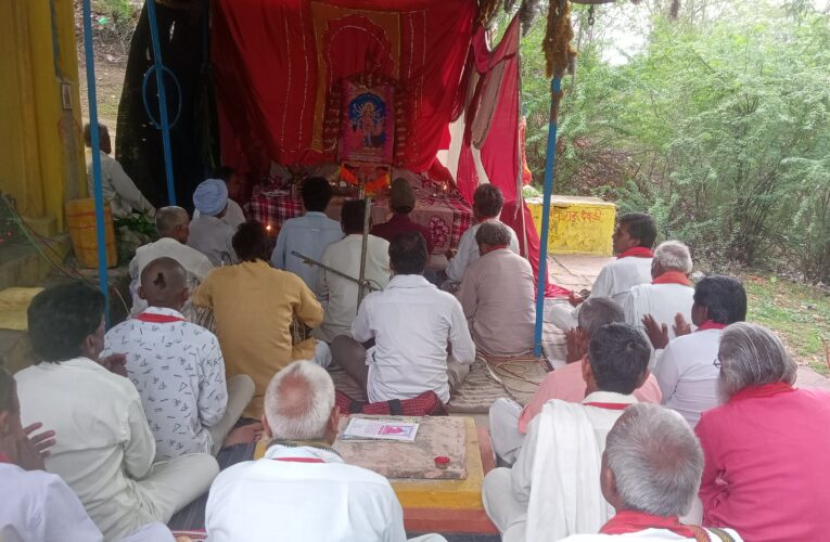 खोह में माता आदिशक्ति जगतजननी जगदम्बे माता जी के मन्दिर में रखा गया 05 घन्टे का अखंड श्री दुर्गा चालीसा पाठ का क्रम