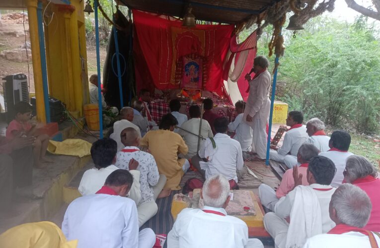 खोह में माता आदिशक्ति जगतजननी जगदम्बे माता जी के मन्दिर में रखा गया 05 घन्टे का अखंड श्री दुर्गा चालीसा पाठ का क्रम