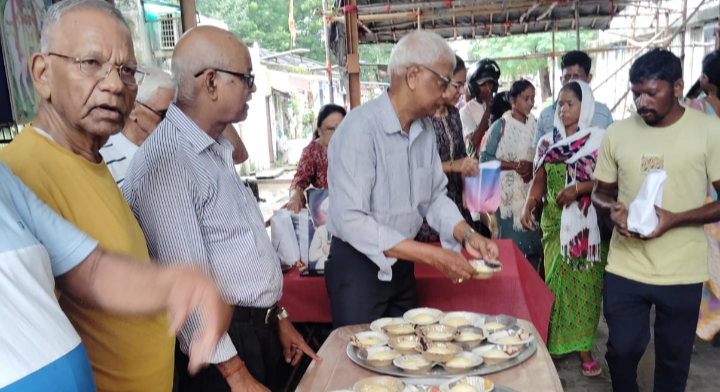 JAMSHEDPUR : जायंट्स ग्रुप ऑफ जमशेदपुर ने 200 जरूरतमंदों के बीच कराया नाश्ते का वितरण