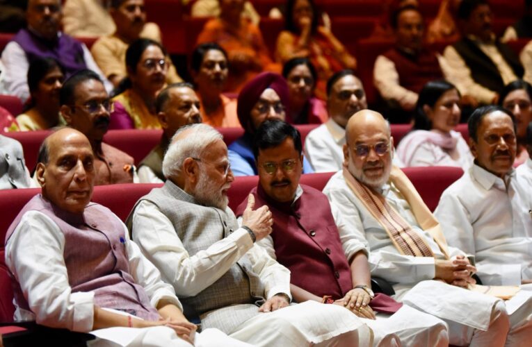 पीएम मोदी ने NDA संसदीय दल की ‘मंगल मिलन’ बैठक में लिया हिस्सा