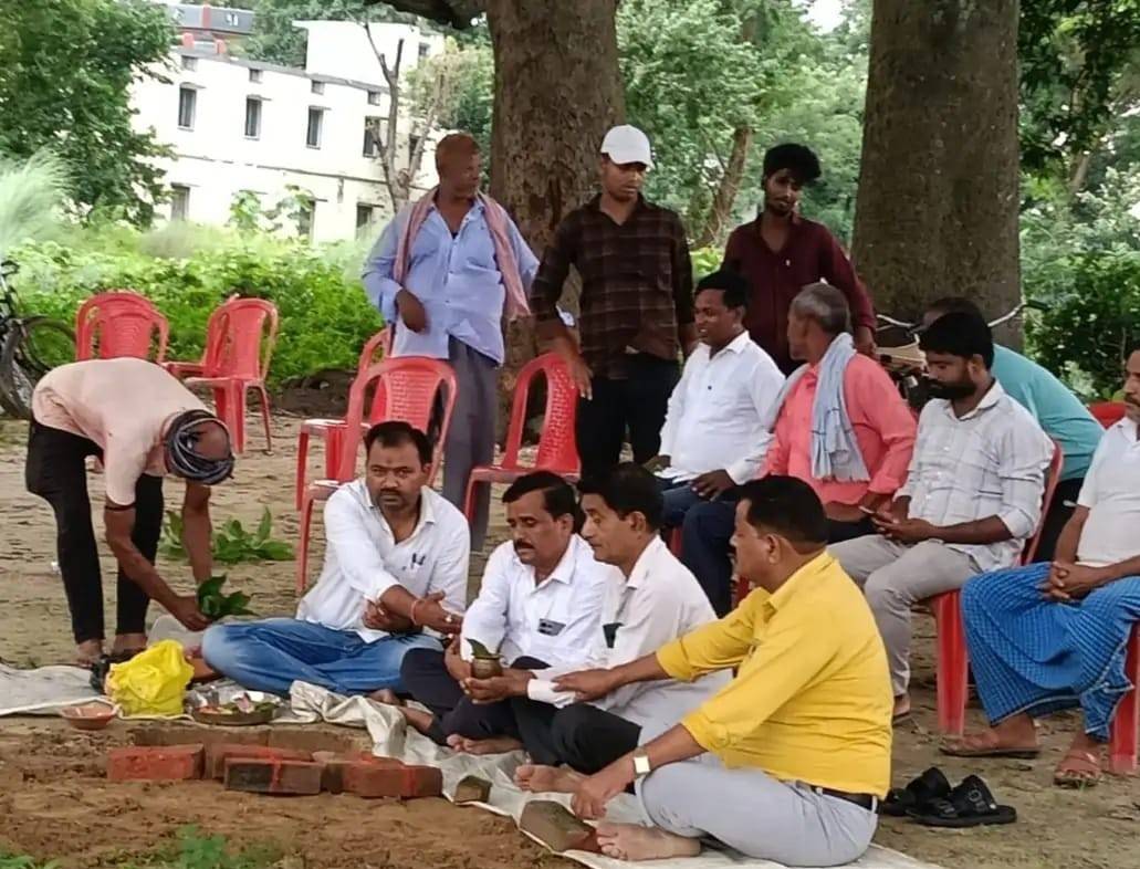 बृजमनगंज के दुबौलिया में खेल मैदान का भूमिपूजन, ग्रामीणों की वर्षों पुरानी मांग पूरी होने की उम्मीद