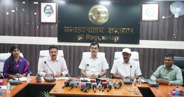 JAMSHEDPUR : पूर्वी सिंहभूम की प्रारूप मतदाता सूची प्रकाशित, 05 अगस्त से 4 सितंबर तक दर्ज करा सकेंगे दावा-आपत्ति