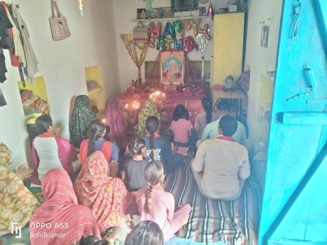 नशामुक्त मांसाहारमुक्त एवं चरित्रवान जीवन बनाने के लिए रखा गया ग्राम अगोडी में आरती क्रम
