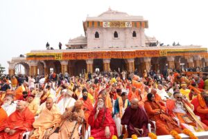 अयोध्या में 70 लाभार्थियों को मकान की चाबी मिली