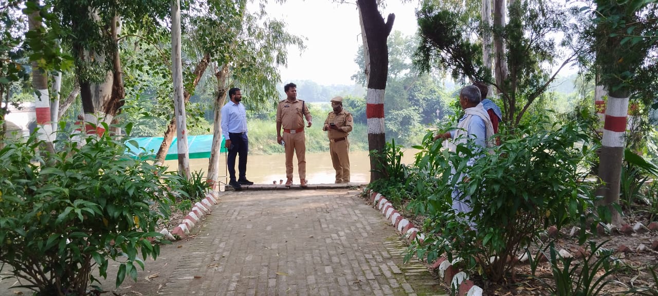 एसडीएम रुदौली व सीओ ने रामसनेहीघाट का किया निरीक्षण