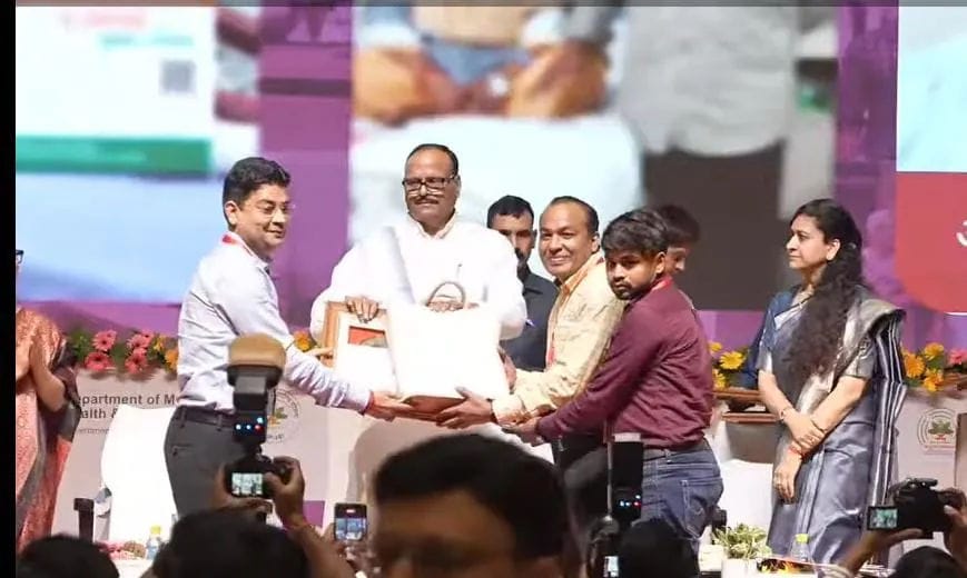 एनएचएम कर्मियों ने आंदोलन को लेकर सौंपा ज्ञापन