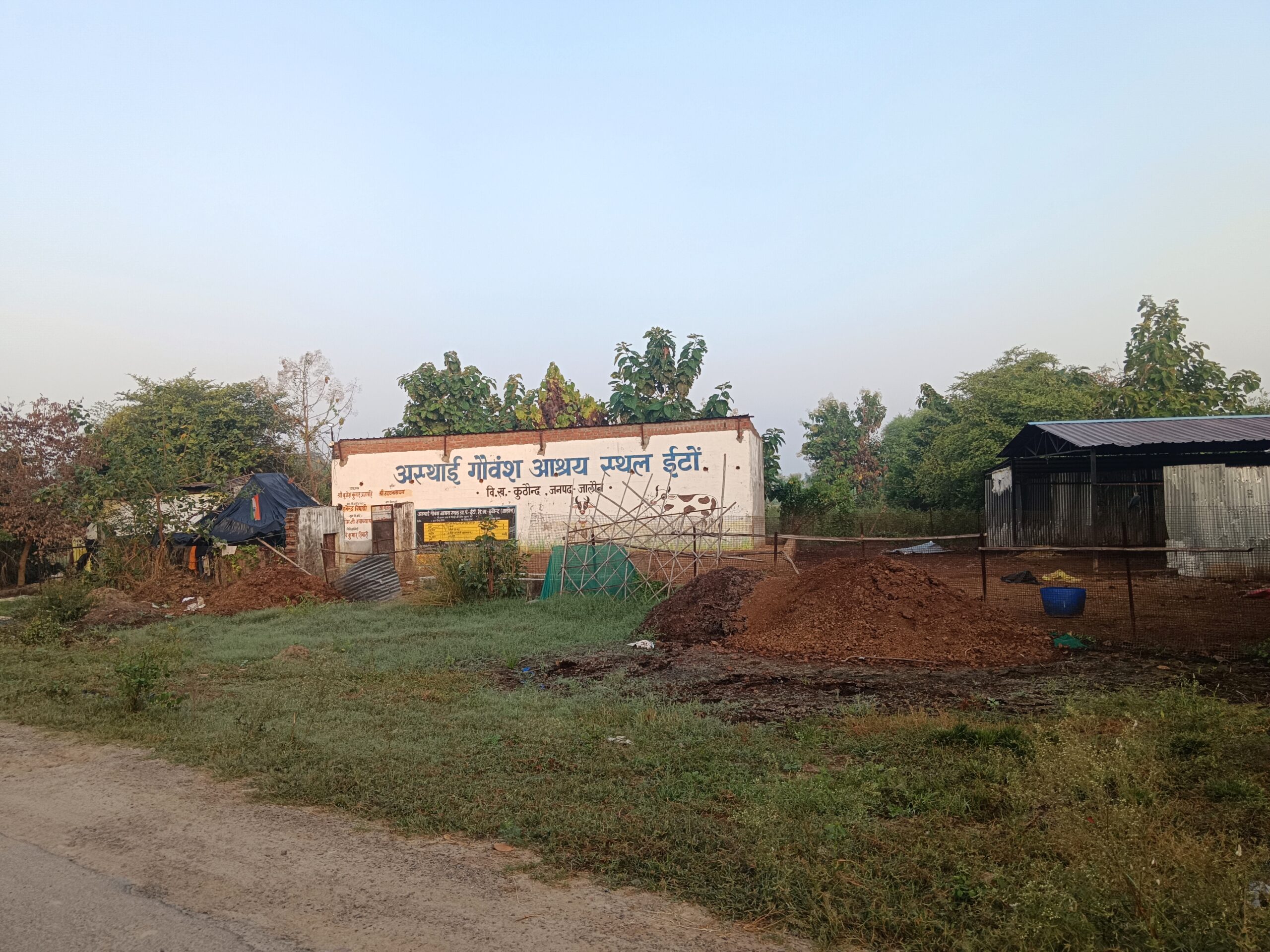 अस्थाई गौशाला हटने के बाद ग्रामीणों ने उठाई स्थायी गौशाला की मांग