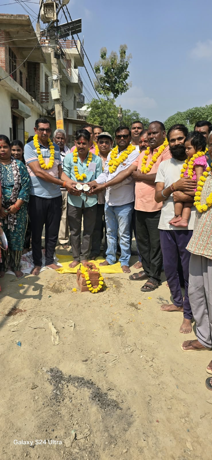 लखनऊ की हरिओम नगर कॉलोनी में 50 लाख रुपये से बनेगी सड़क और नाला, पार्षद रामनरेश रावत ने किया शिलान्यास