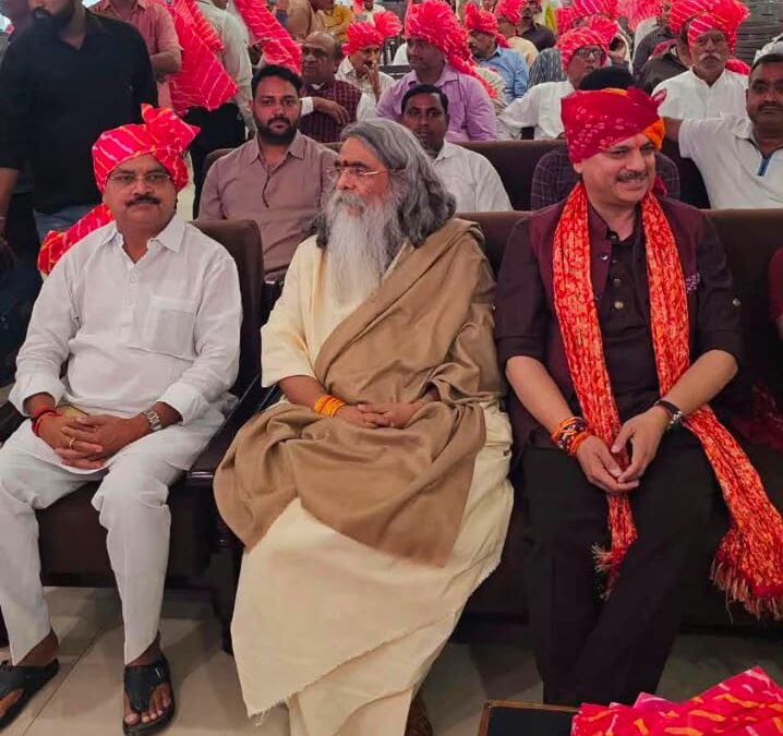 अर्जुनगंज की रामलीला में पहुंचे विधायक डॉ. राजेश्वर सिंह, विजयदशमी पर दिया सत्य और धर्म का संदेश